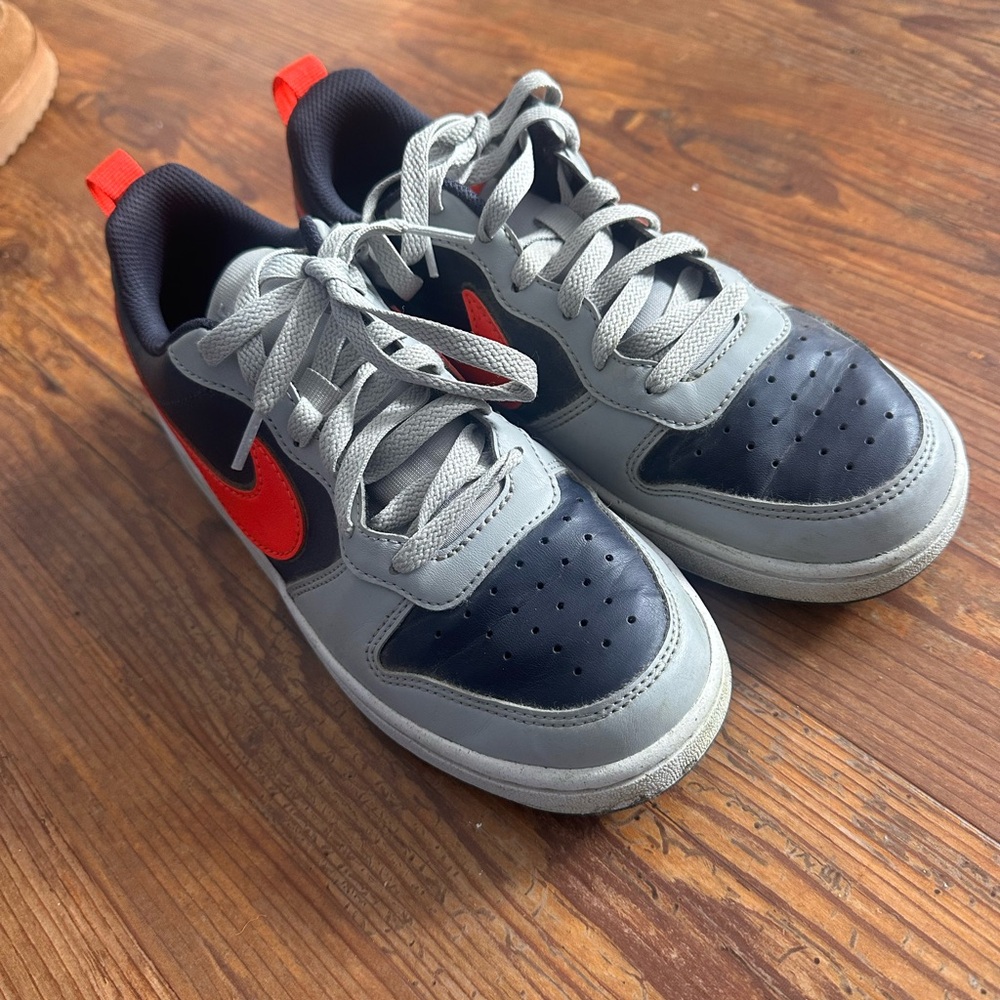 Nike Kids Gray and Navy Sneakers with Red Swoosh